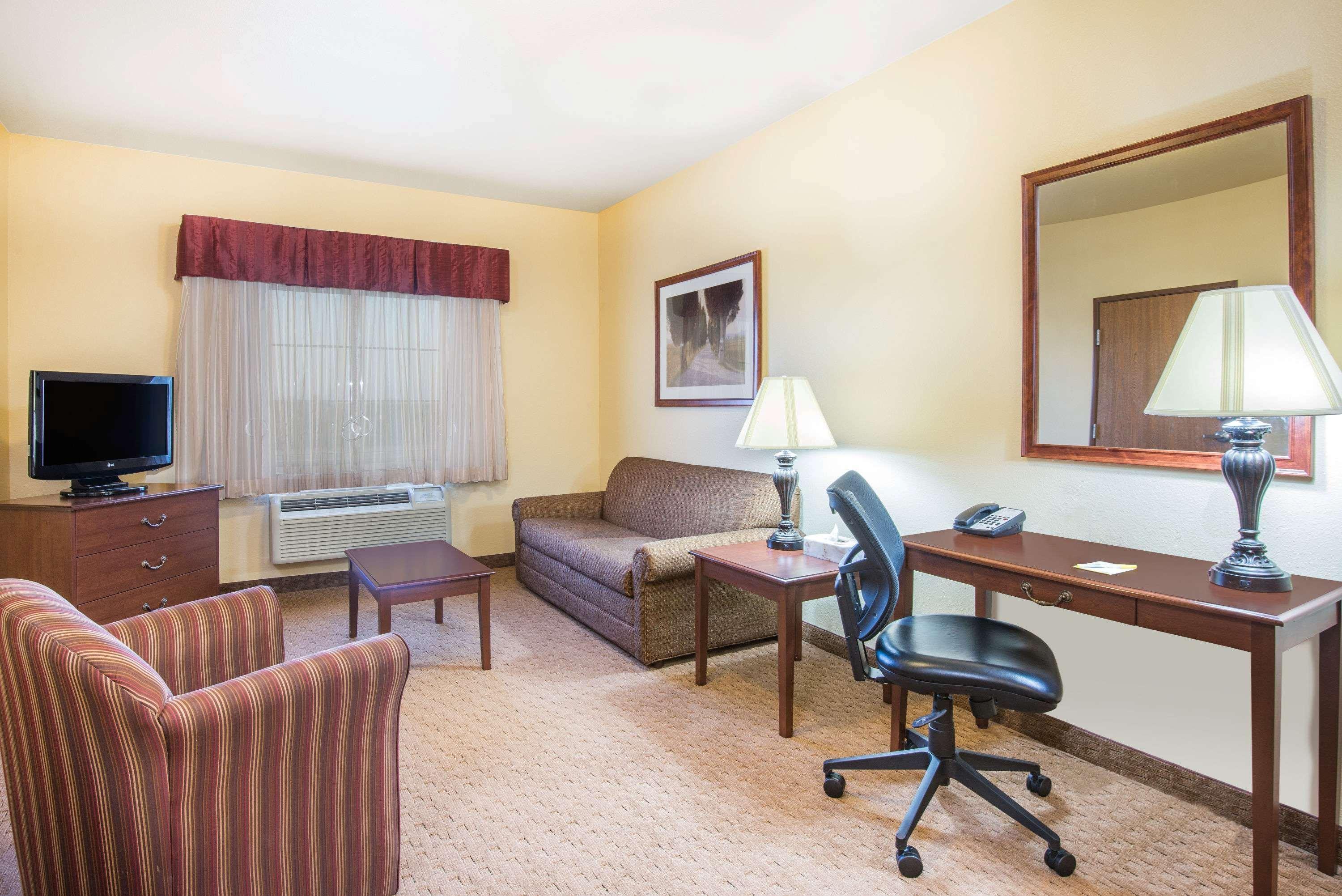 Days Inn By Wyndham Ellis Экстерьер фото