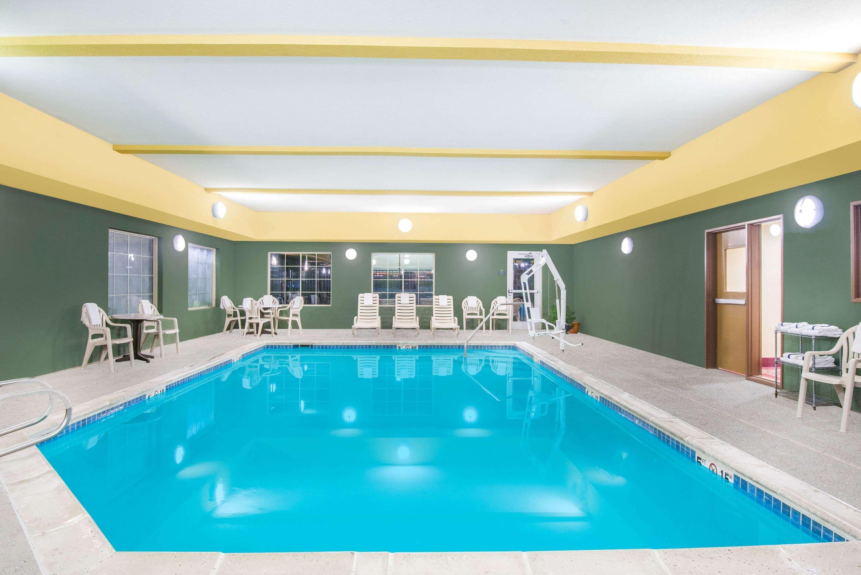 Days Inn By Wyndham Ellis Экстерьер фото